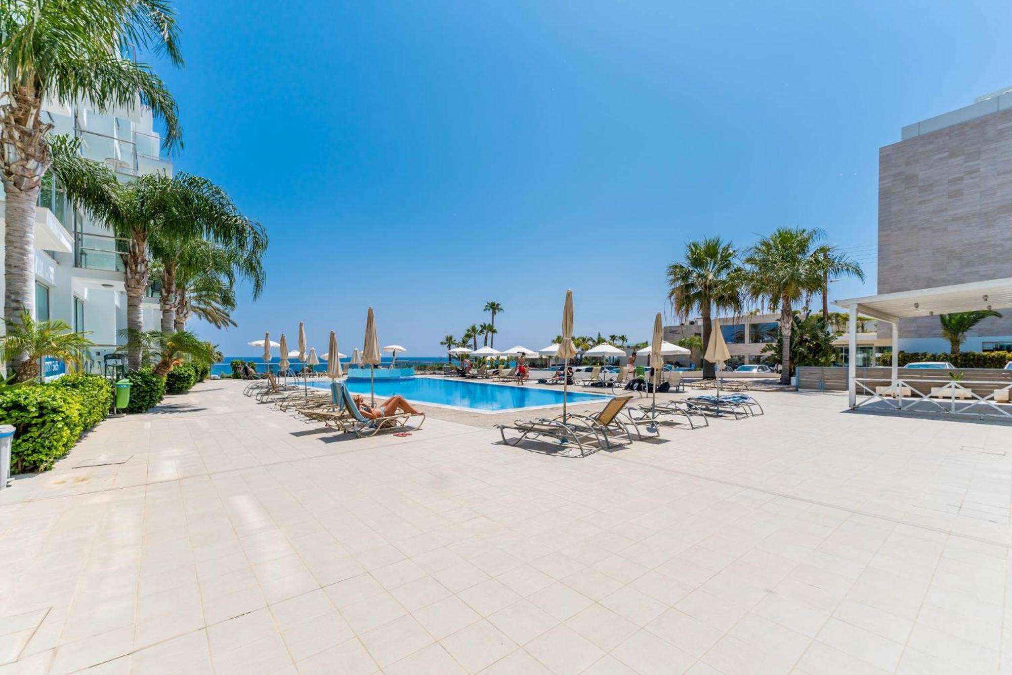 Gabriela - Coralli Beachfront Apartment Protaras Exteriér fotografie
